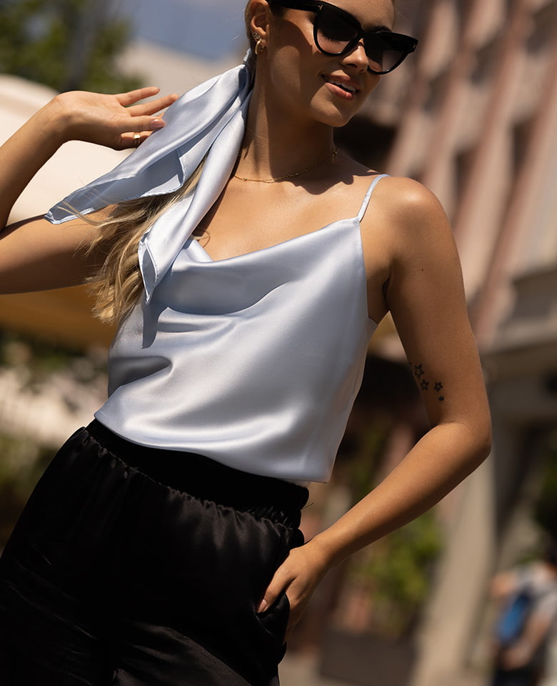 Jedwabny top dekolt woda - baby blue
