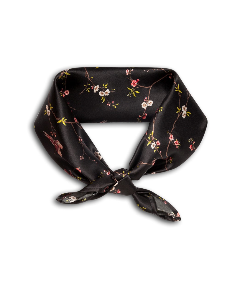 Hedvábný šátek - black flowers