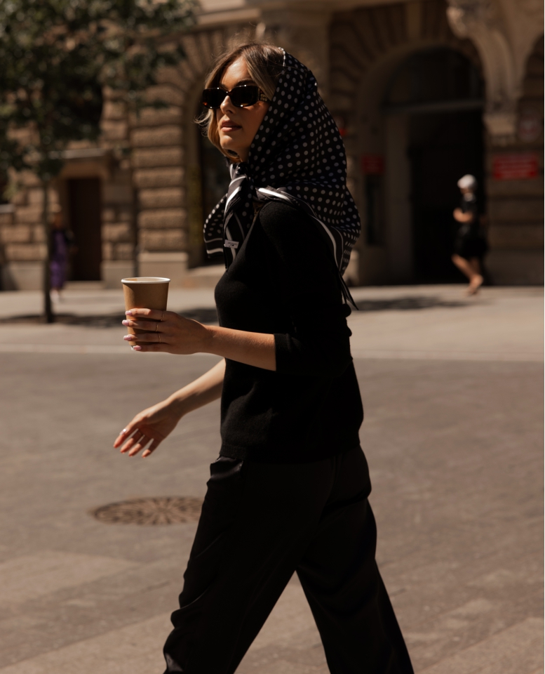 Hedvábný šátek maxi - dots