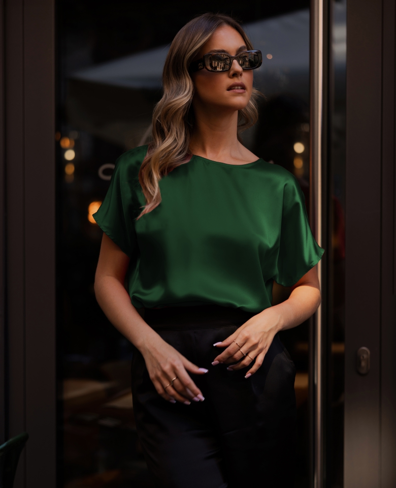 T-Shirt aus Seidensatin emerald